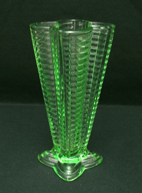 STUNNING ART DECO URANIUM GREEN DEPRESSION GLASS VASE -- Antique Price ...