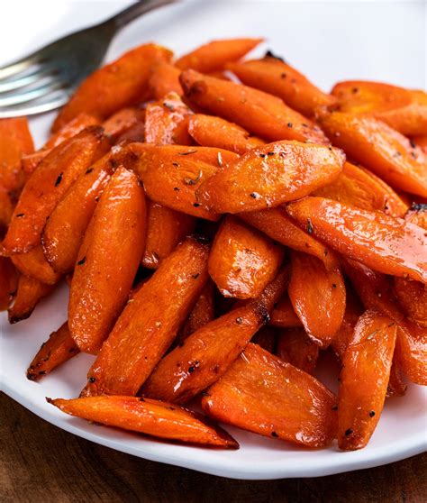 Honey Butter Roasted Carrots (holiday side dish!) - The Chunky Chef