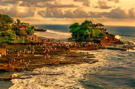 Sunset at Tanah Lot Temple | Water temple, Bali island, Tourism