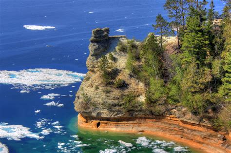 Miners Castle and Lake at Pictured Rocks National Lakeshore, Michigan ...