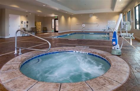 Hotel Amenities - Hampton Inn & Suites Page - Lake Powell