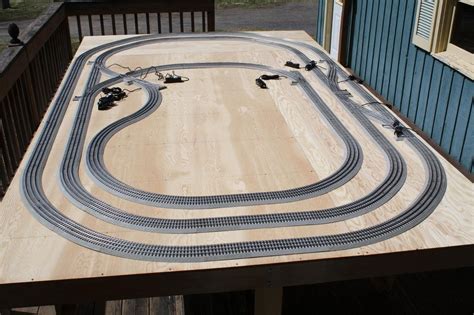 Lionel FasTrack O Gauge Layout 6 ft x 10 Ft | eBay | Model train ...