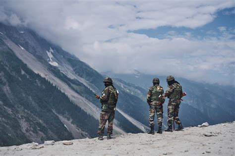 Indian Army In Kashmir Stock Photo - Download Image Now - iStock