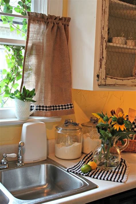 Opulent Cottage: Burlap and Gingham Kitchen Curtain