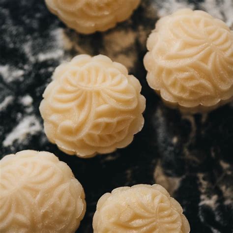 Snow Skin Mooncake with Custard Filling (冰皮月饼) - Omnivore's Cookbook