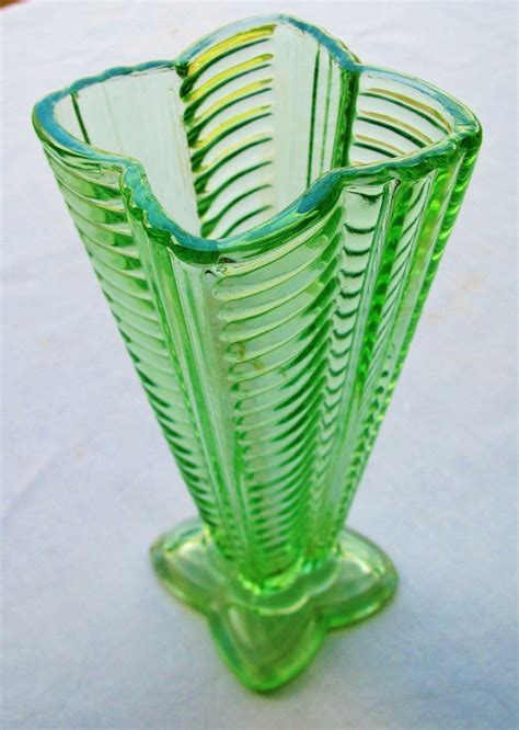 BEAUTIFUL PAIR VINTAGE GREEN DEPRESSION GLASS VASE WAVERLEY PATTERN | eBay