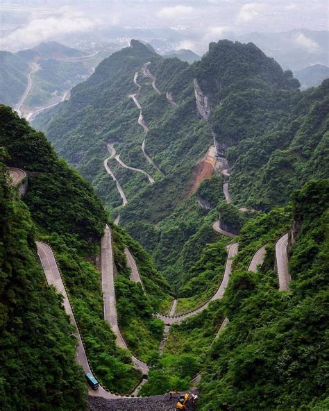 "The best in the world wonders road", Zhangjiajie National Forest Park ...