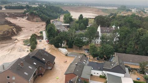 Europe's floods: Lessons from German tragedy - BBC News