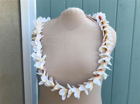 Silk or Fabric Plumeria Frangipani Lei. 2 Colors Flowers. | Etsy