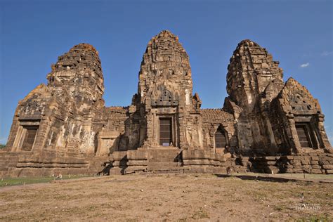 Monkey Banquet Festival in Lopburi - It's better in Thailand