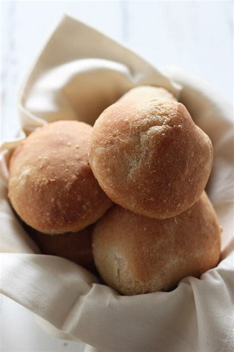 How to Make Crusty Bread Rolls - Handle the Heat