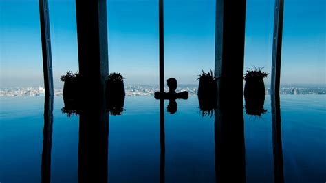 Shangri-La Hotel at the Shard (London), England - Infinity Pools