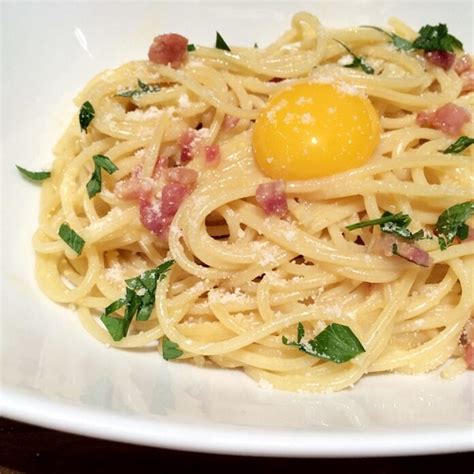 Spaghetti alla Carbonara Recipe 2020 - Antonio Carluccio