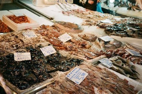 A WALK THROUGH THE CENTRAL MARKET OF ATHENS - Nomad Luxuries