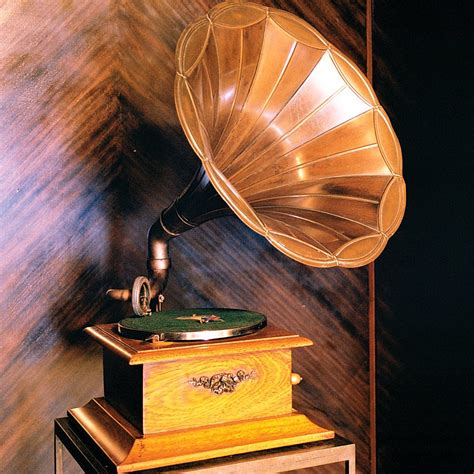 Phonograph | This picture required 10 seconds of exposition.… | Flickr