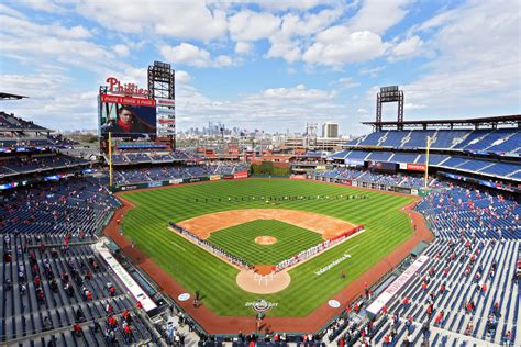 Massive lighting storm above Phillies stadium offers breathtaking views ...