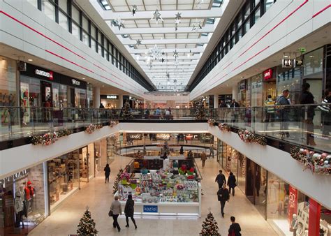 Shopping mall interior | Copyright-free photo (by M. Vorel) | LibreShot