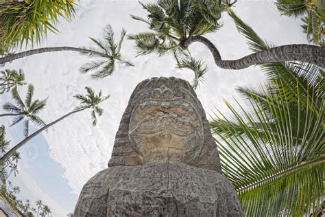 Hawaii Tiki wooden statue 20176923 Stock Photo at Vecteezy