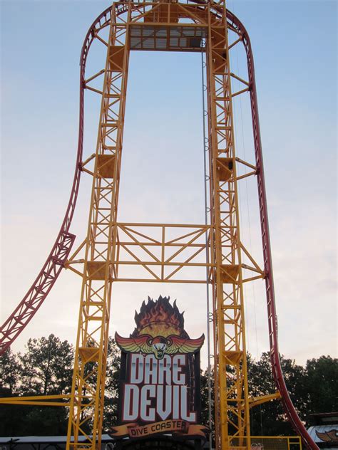 Ohhh...I wanna ride it!! Dare-Devil-Dive-Six-Flags-Over-Georgia Scary ...