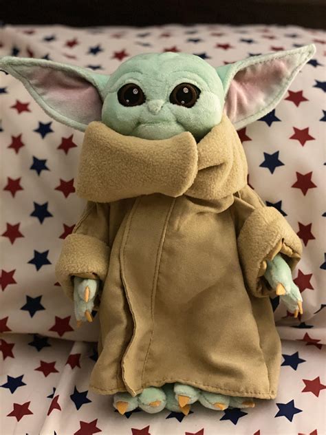 Disney Store Baby Yoda plush came in today!!!! Super soft and cute. : r ...