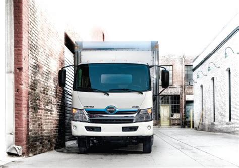 Hino 300 916 HYBRID 4x2 (2019 - 2024) Truck Specs | LECTURA Specs