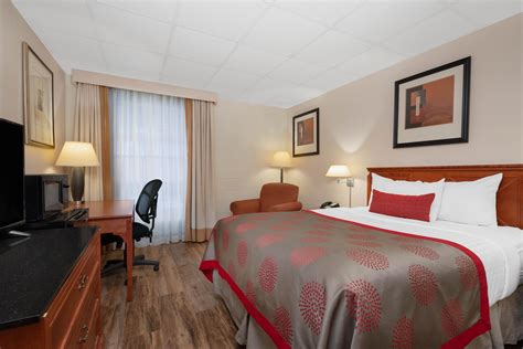 Ramada by Wyndham Albert Lea | Albert Lea, MN Hotels