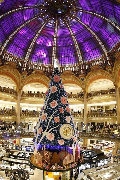 Christmas Decorations Around the World - World inside pictures