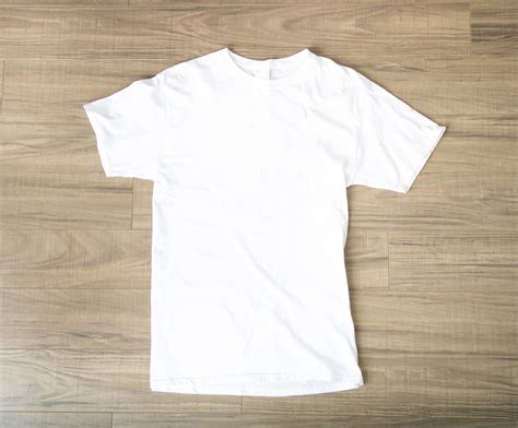 Blank White T-shirt Mockup - Etsy Canada