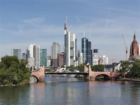 Media Archive Frankfurt and Metro Area - SKYLINE ATLAS