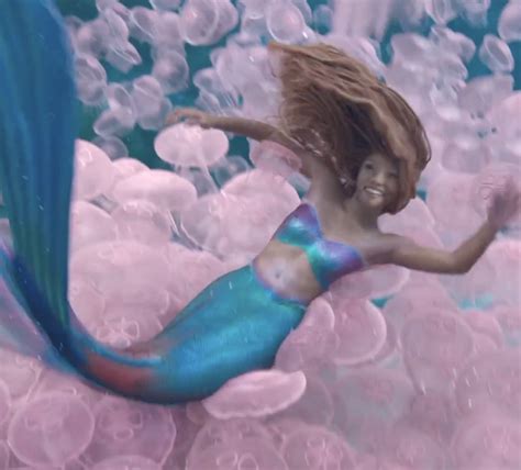 Halle Bailey Unveils STUNNING New Look at ‘The Little Mermaid’ [Trailer ...