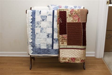 Quilt Stand and Quilts | EBTH