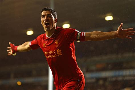 Luis Suarez: Chính và tà ở Liverpool