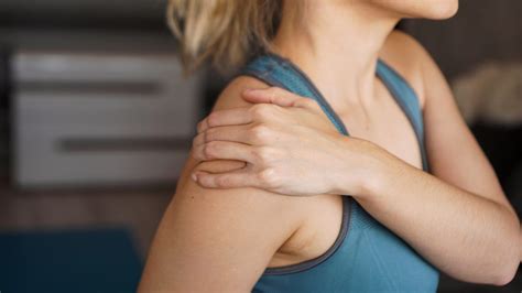 Frozen Shoulder: Symptoms and Diagnosis