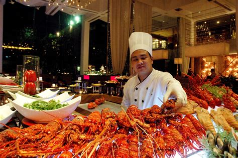 DUDE FOR FOOD: Awesome Lobster Buffet at Diamond Hotel's Corniche