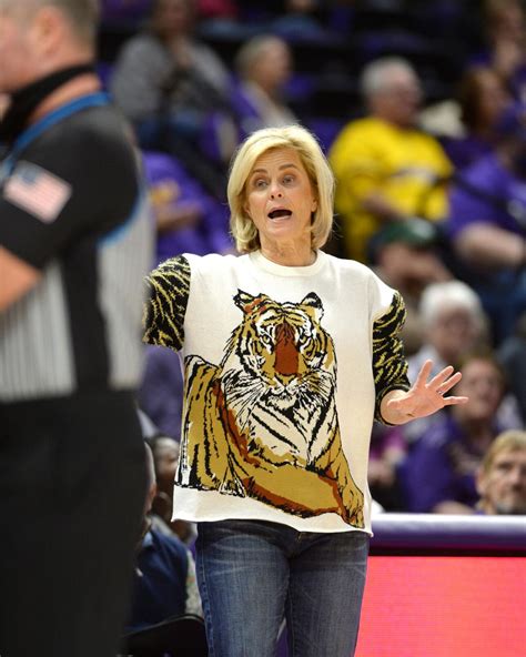 Photos: LSU's Kim Mulkey takes her courtside fashion seriously ...