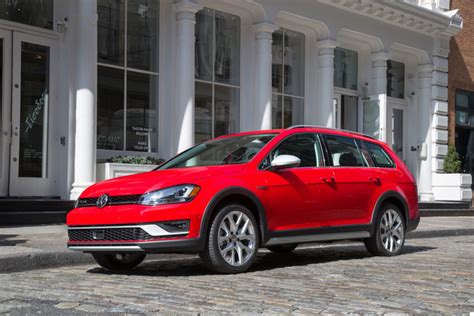 Volkswagen Golf Alltrack Photos and Specs. Photo: Volkswagen Golf ...