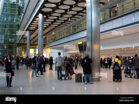 Arrivals Hall - Terminal 5 - Heathrow Airport - London Stock Photo - Alamy