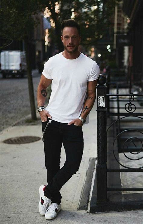 5 Coolest White T-shirt Outfit Ideas For Men | White jeans men, Mens ...