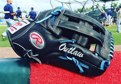 What Pros Wear: Best Outfield Gloves | Top 4 Glove Patterns for ...