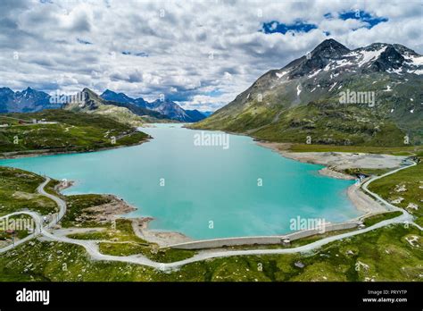 Lago bianco hi-res stock photography and images - Alamy