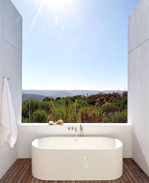 21 Bathtubs With The Best Views | Domino | domino