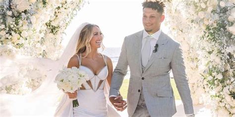 Patrick Mahomes & Brittany Matthews Finally Married In A Magical Maui ...