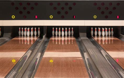 10 Bowling Alleys in Singapore For A Rolling Good Time [+Prices]