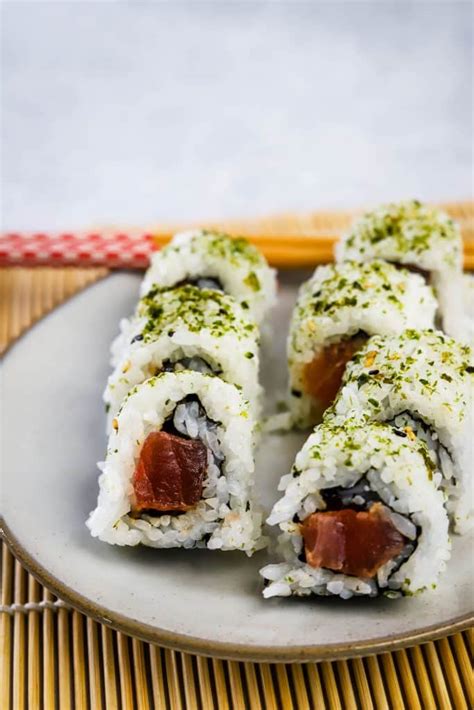 The Perfect Spicy Tuna Sushi Recipe - Keeping It Relle