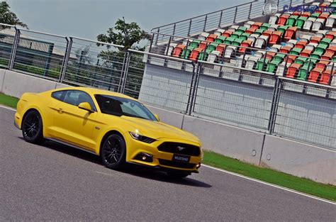 ford-mustang-india-test-drive-review-images (27) - CarBlogIndia