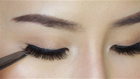 How to Apply False Eyelashes For Beginners - YouTube