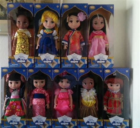 It's a Small World Singing Dolls, including Kenya, Holland, China ...