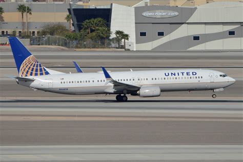 United Boeing 737-900 at Newark and Portland on Feb 25th 2018, burst ...