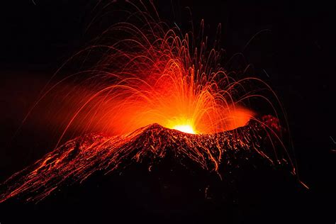 Mount Etna volcano erupting above Sicily, Italy - Mirror Online