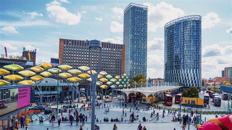 LONDON - AUGUST 28, 2019: Time lapse view of the shoppers head towards ...